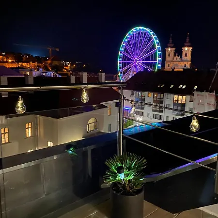 Lägenhet Rooftop Eger